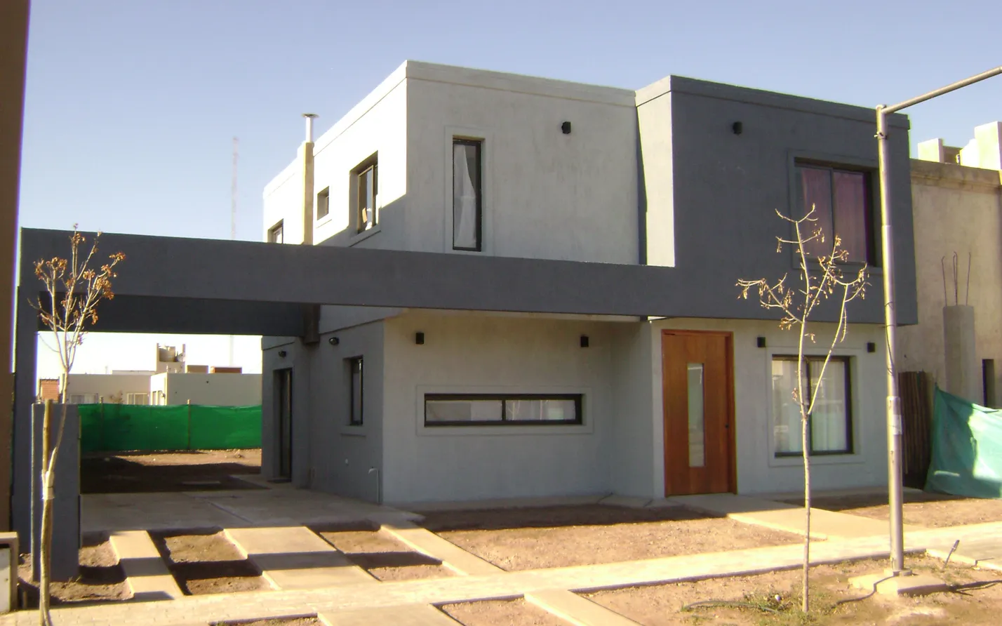 Vivienda terminada con revestimientos tradicionales